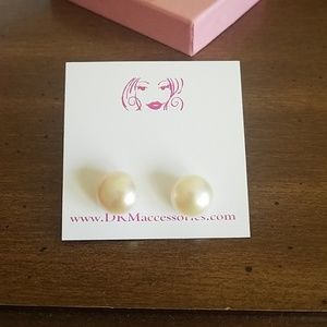 Pearl earrings